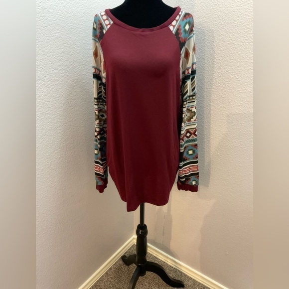 TRIBAL print long sleeve - Picture 1 of 4